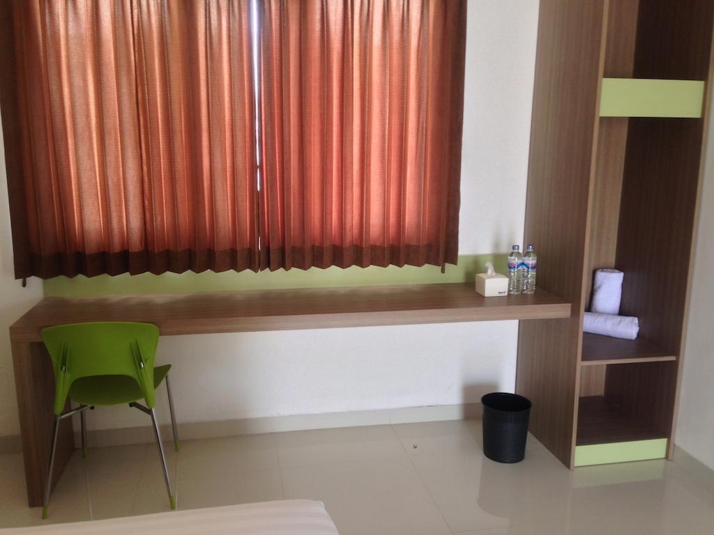 Rumah Cassa Guest House Сурабая Номер фото
